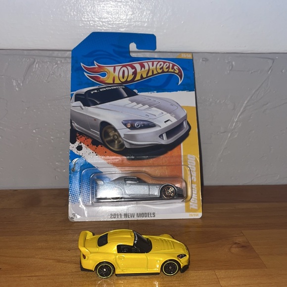 2011 Hot Wheels Honda S2000 Silver and Yellow Package deal - Picture 2 of 2